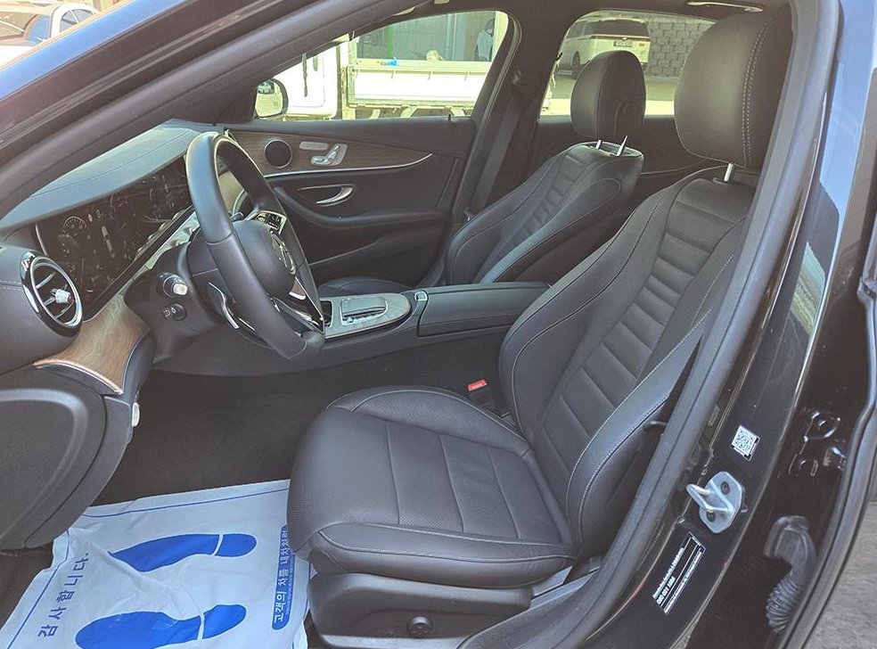 벤츠 E 클래스 E220d 4MATIC 익스클루시브 사진 5