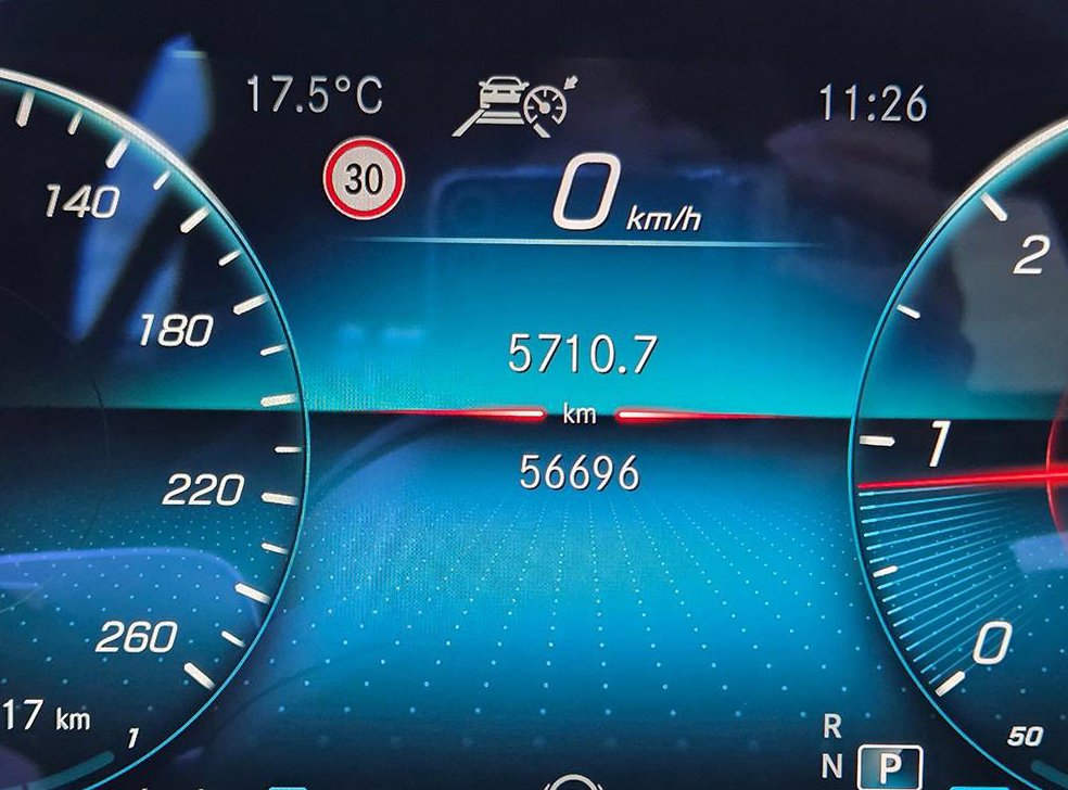 벤츠 E 클래스 E220d 4MATIC 익스클루시브 사진 8