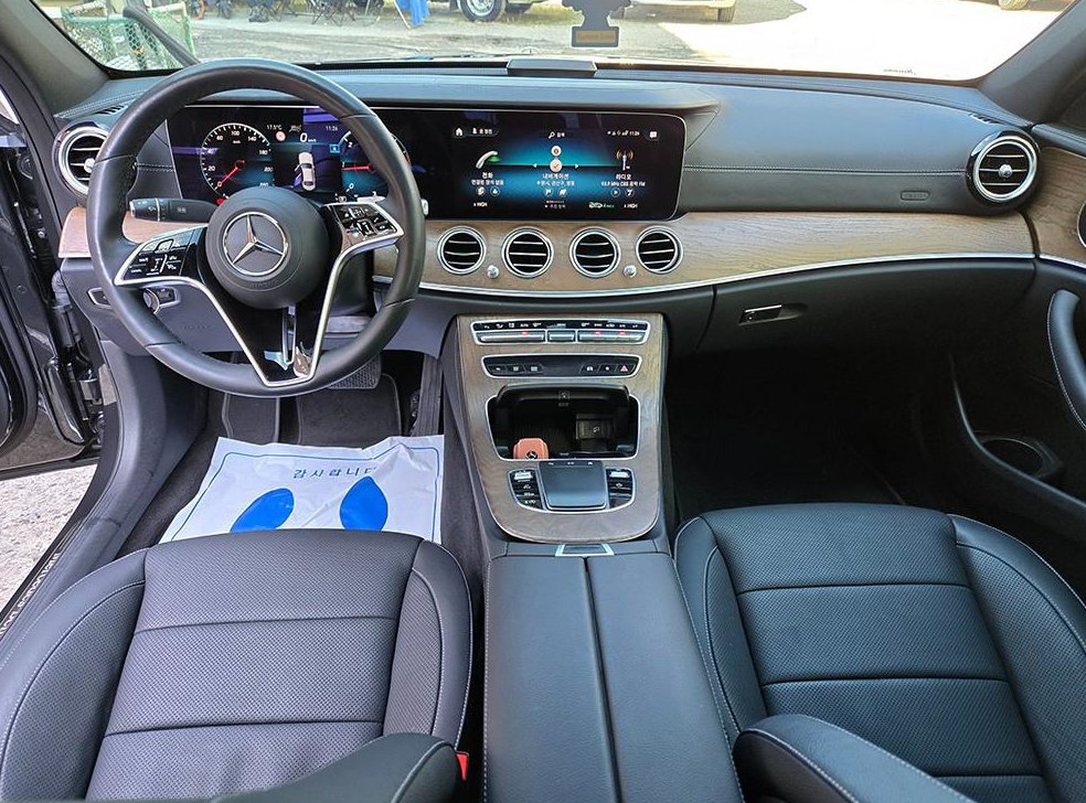 벤츠 E 클래스 E220d 4MATIC 익스클루시브 사진 9