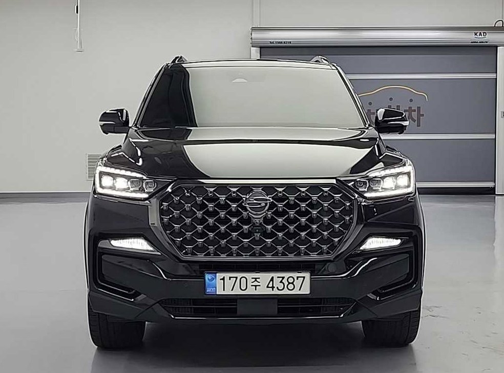 KG모빌리티(쌍용)  렉스턴 디젤 2.2 4WD 더 블랙 사진 2
