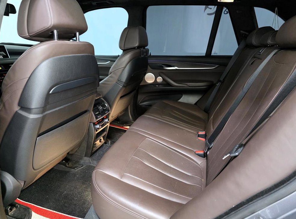 BMW X5 xDrive M50d 사진 14