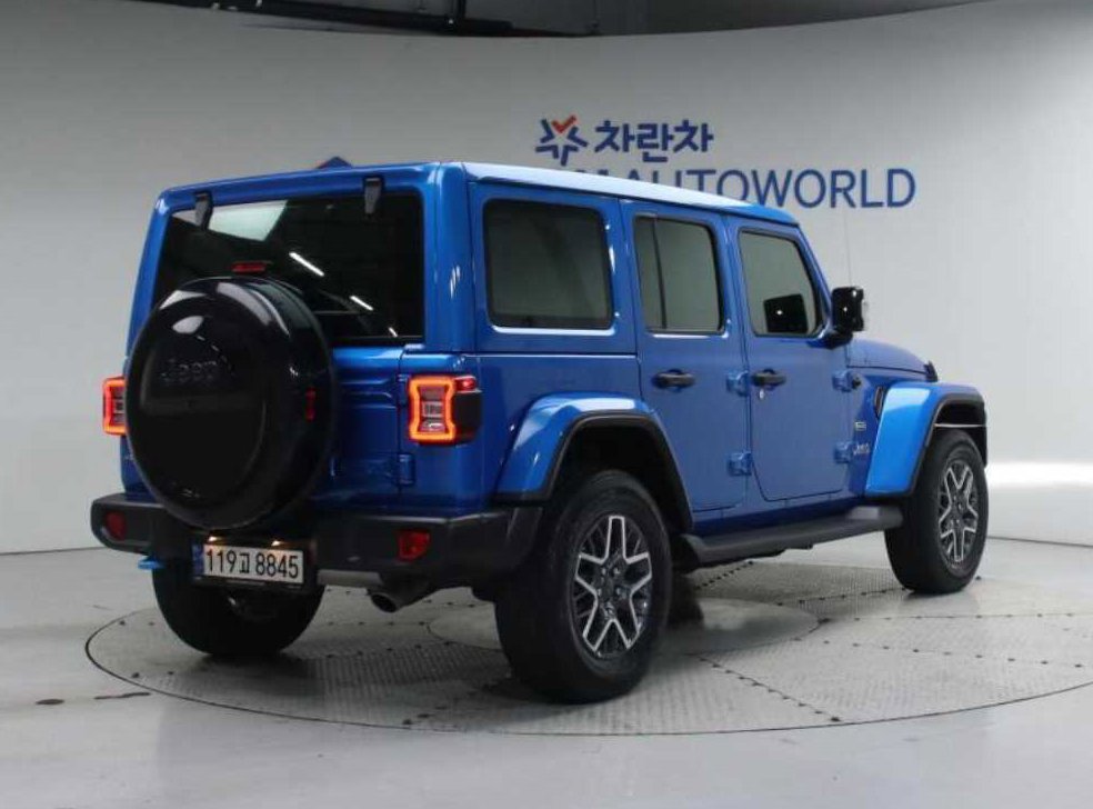 지프 랭글러 2.0 오버랜드 4xe 4도어 파워 탑 사진 2