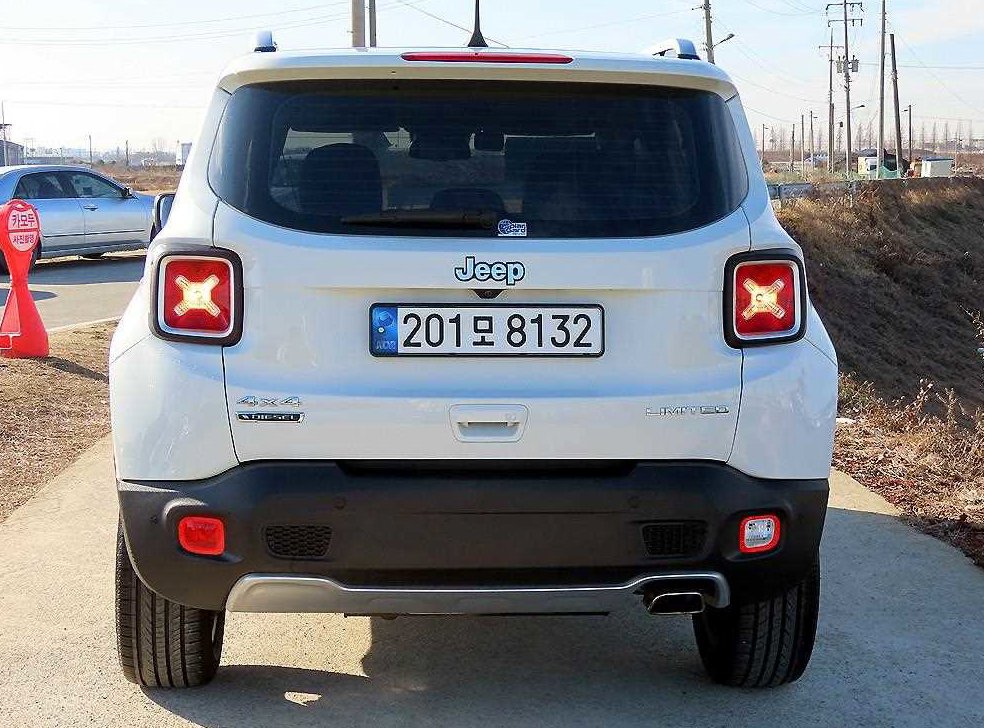 지프 레니게이드 2.0 디젤 리미티드 AWD 사진 4