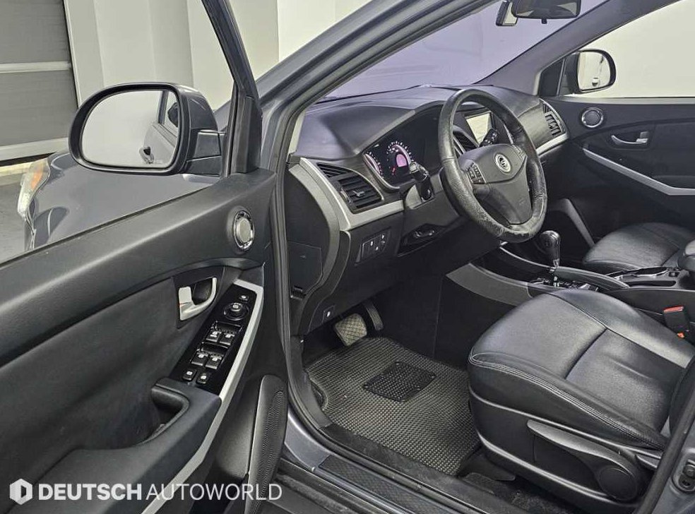KG모빌리티(쌍용)  코란도 2WD 2.0 RX 사진 11