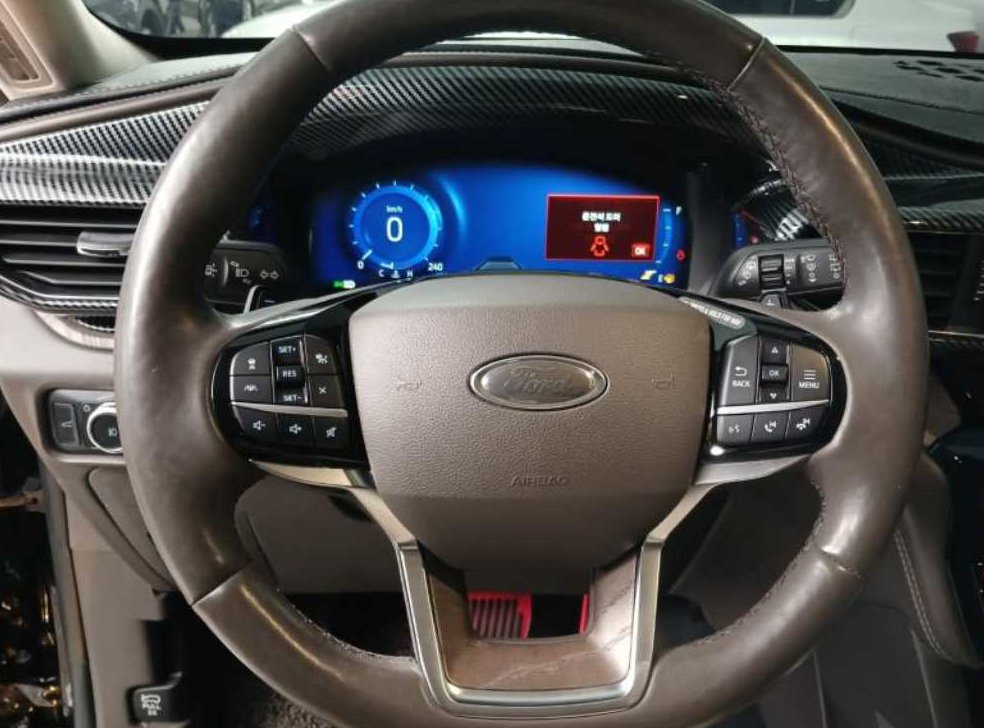 포드 익스플로러 3.0 AWD 플래티넘 사진 11