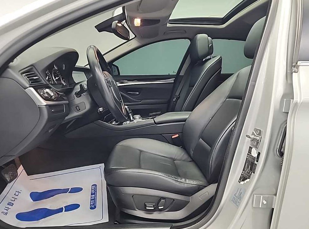 BMW 5시리즈 528i 사진 11