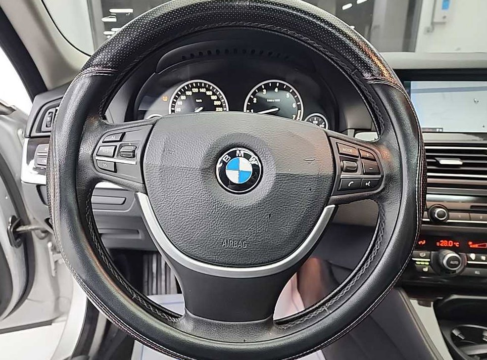 BMW 5시리즈 528i 사진 9