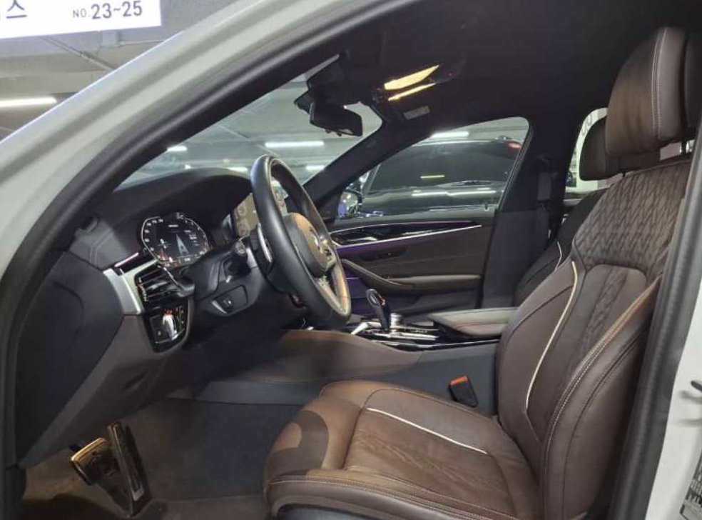 BMW 5시리즈 530i M 스포츠 사진 9