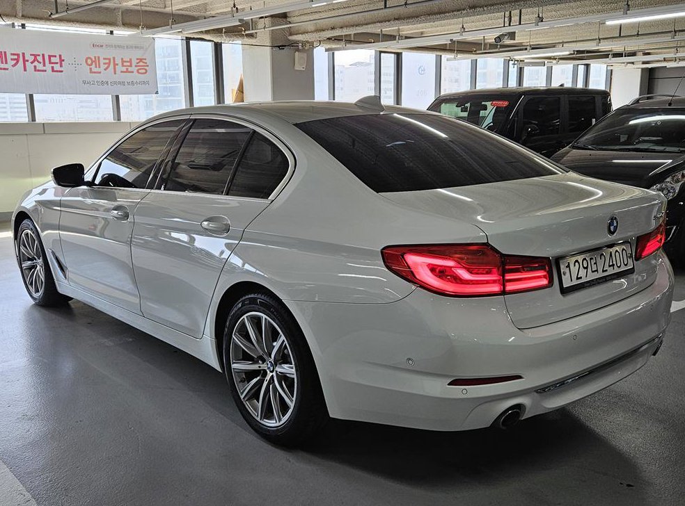 BMW 5시리즈 520i 럭셔리 사진 4