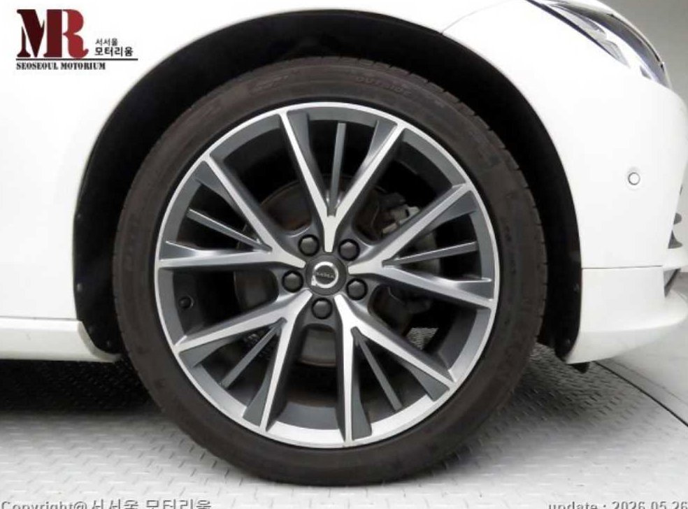 볼보 S90 D5 AWD 모멘텀 사진 20