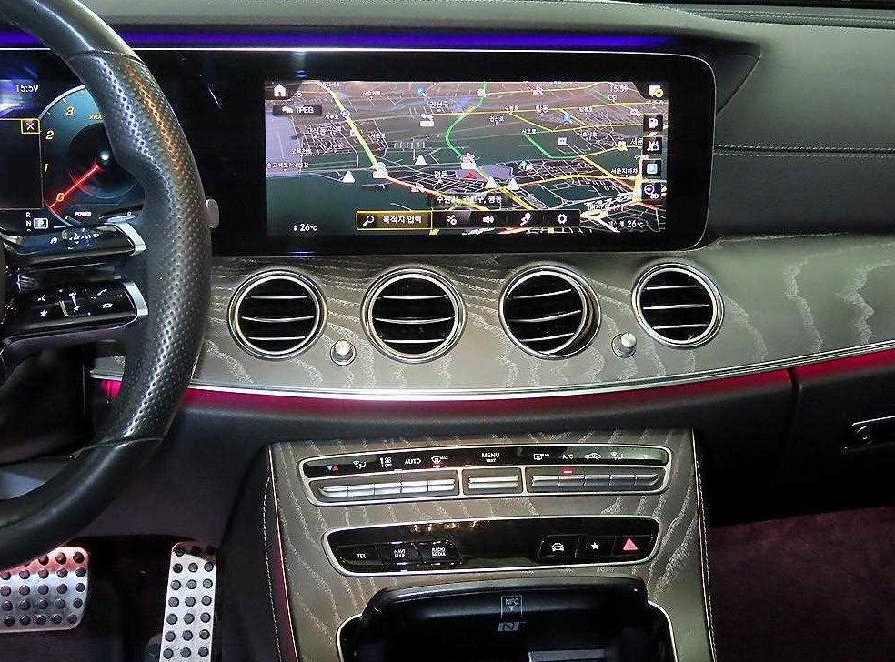 벤츠 E 클래스 E350 4MATIC AMG LINE 사진 11