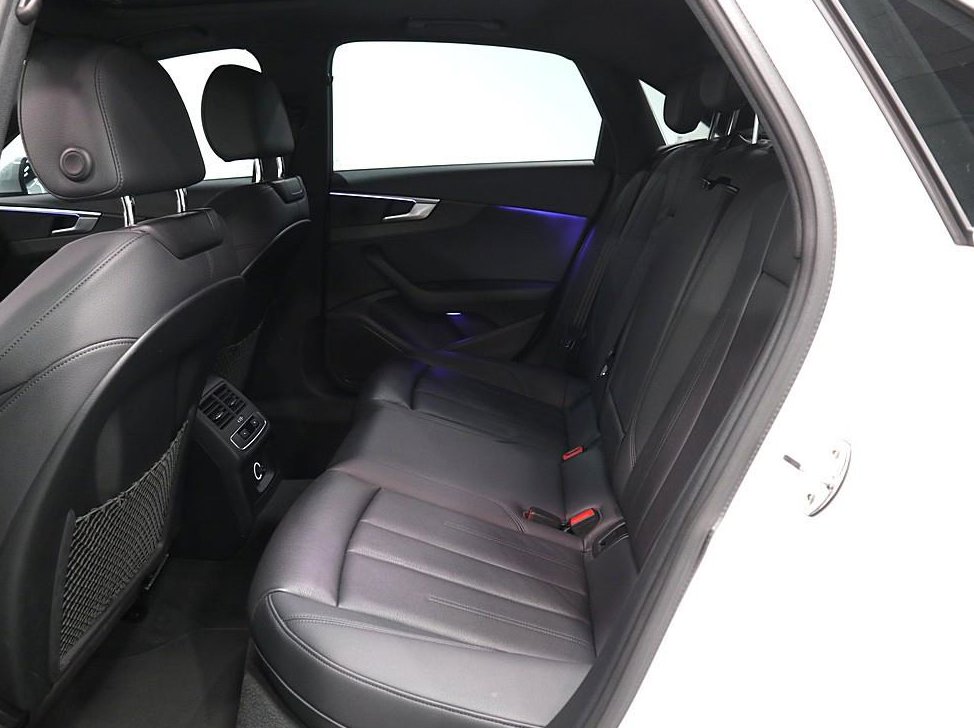 아우디 A4 40 TFSI 프리미엄 사진 10