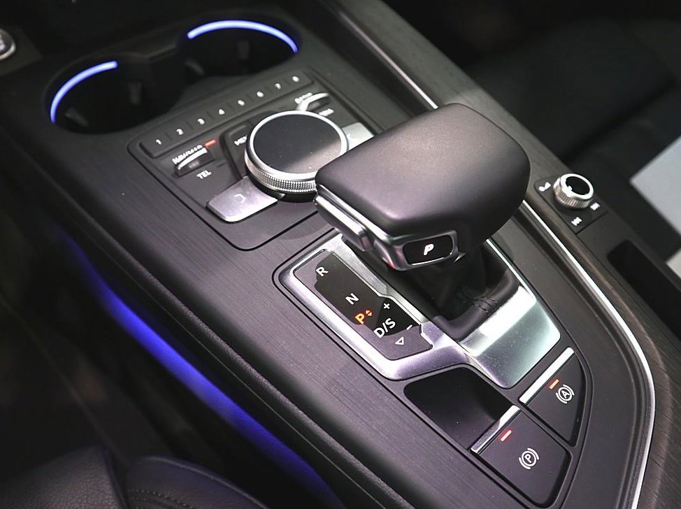 아우디 A4 40 TFSI 프리미엄 사진 15