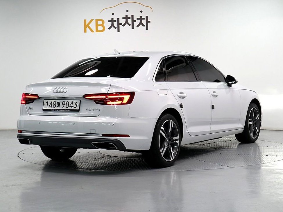 아우디 A4 40 TFSI 프리미엄 사진 3