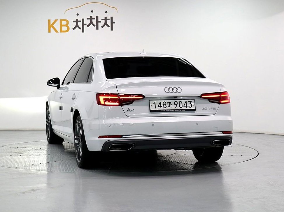 아우디 A4 40 TFSI 프리미엄 사진 4