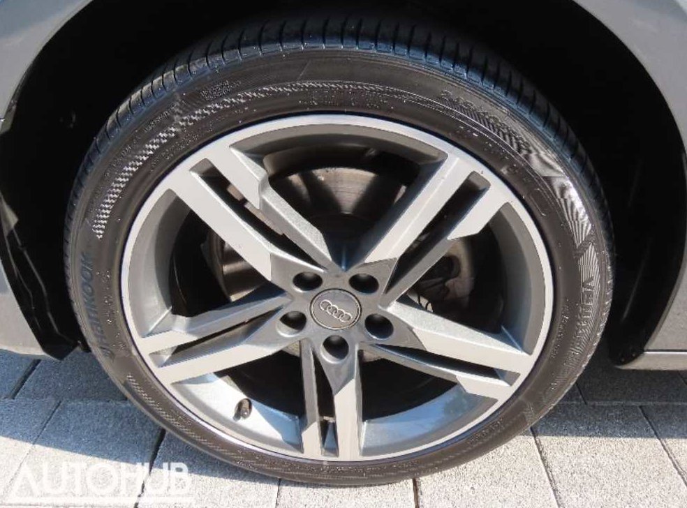 아우디 A4 40 TFSI 사진 18