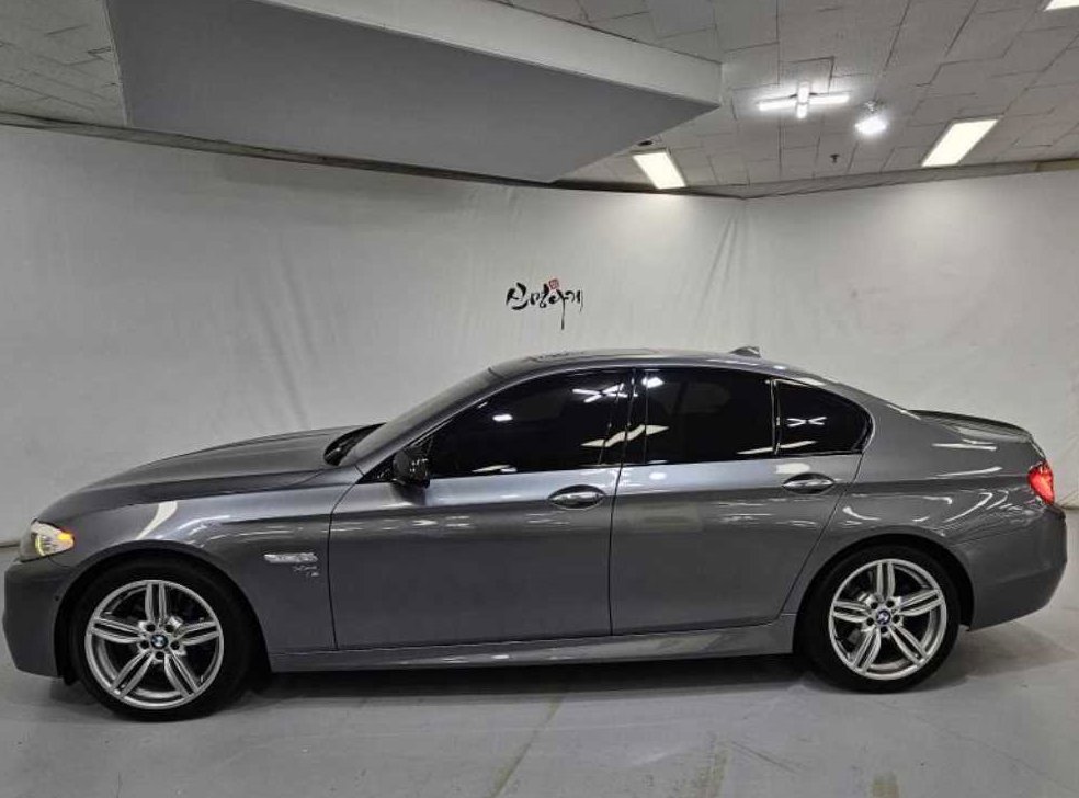 BMW 5시리즈 550i xDrive 사진 4