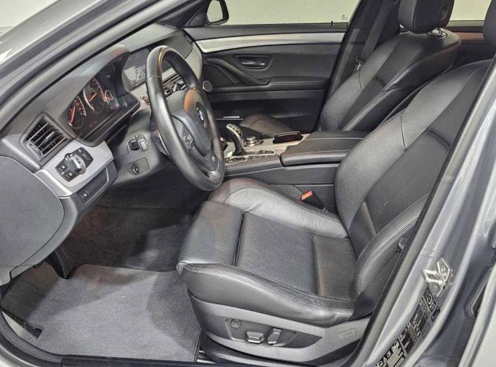 BMW 5시리즈 550i xDrive 사진 8
