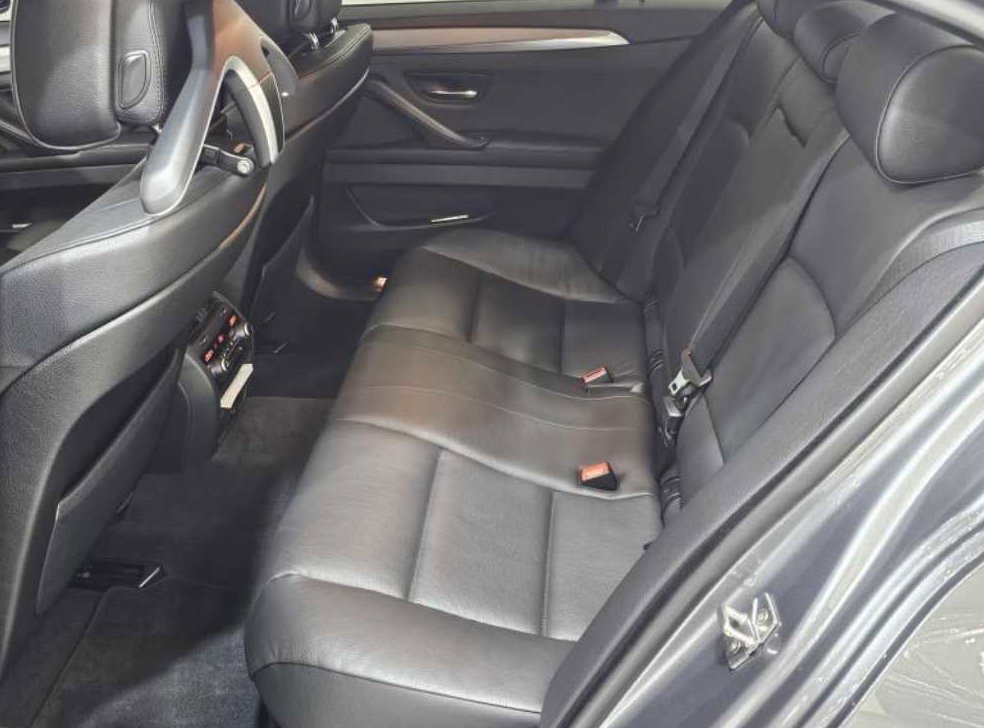 BMW 5시리즈 550i xDrive 사진 9