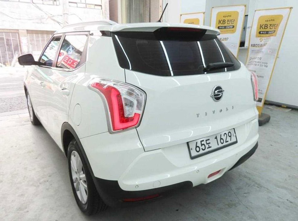 KG모빌리티(쌍용)  티볼리 가솔린 2WD 1.6 LX 사진 4