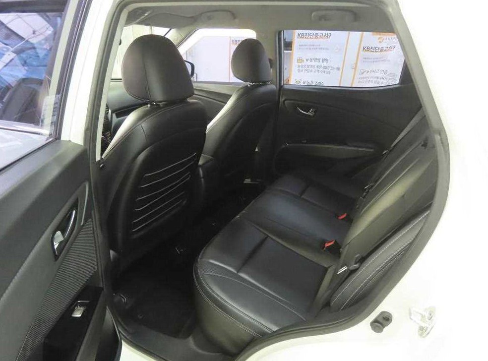 KG모빌리티(쌍용)  티볼리 가솔린 2WD 1.6 LX 사진 6