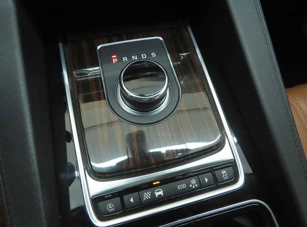 재규어 F-PACE 20d 포트폴리오 사진 13