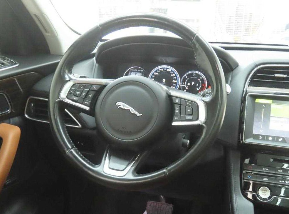 재규어 F-PACE 20d 포트폴리오 사진 17