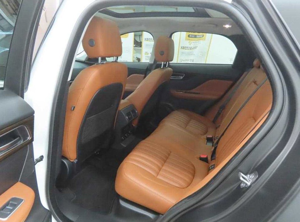 재규어 F-PACE 20d 포트폴리오 사진 6