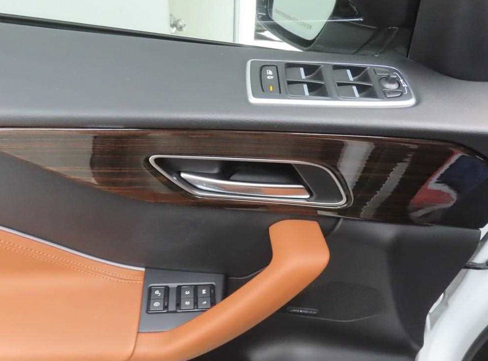 재규어 F-PACE 20d 포트폴리오 사진 9