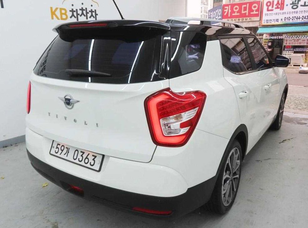 KG모빌리티(쌍용)  티볼리 2WD 디젤 1.6 IX 사진 3