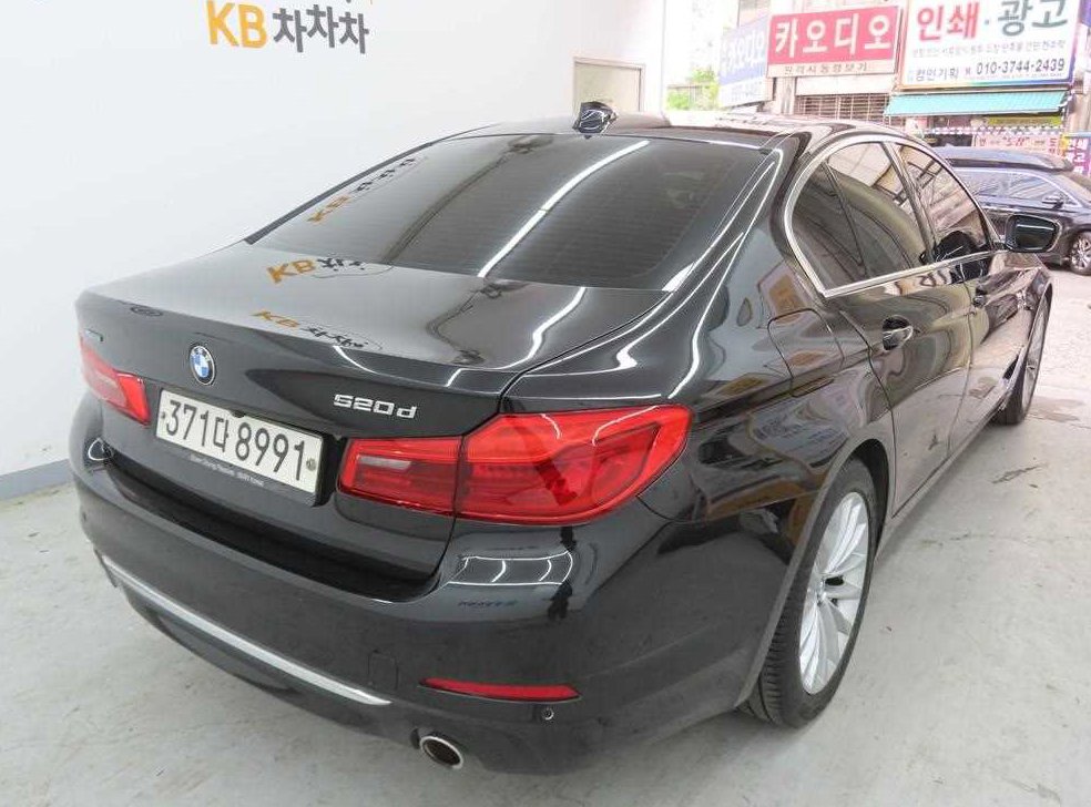 BMW 5시리즈 520d xDrive 럭셔리 플러스 사진 3