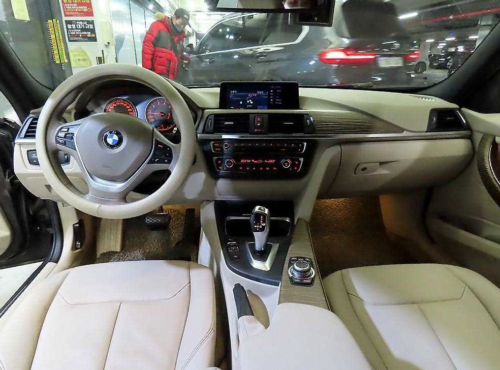 BMW 3시리즈 320i 사진 10