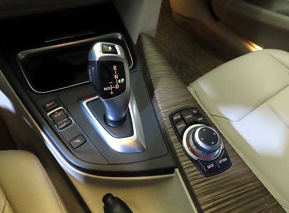 BMW 3시리즈 320i 사진 12