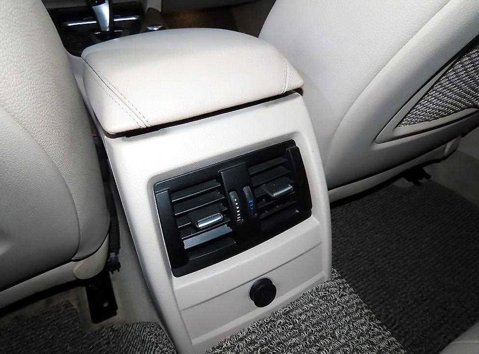 BMW 3시리즈 320i 사진 15