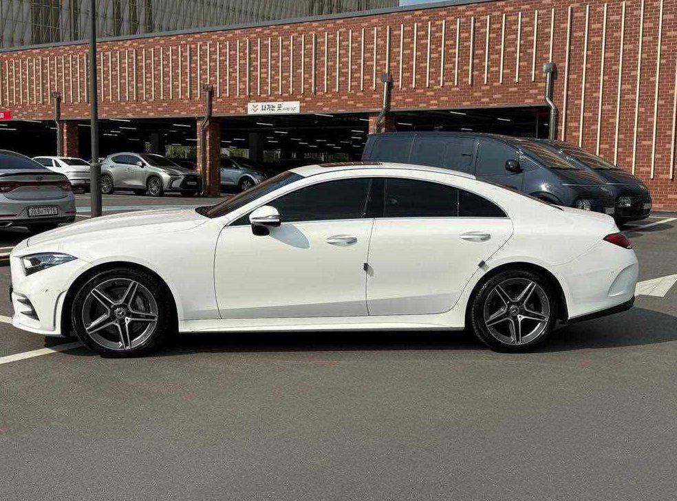 벤츠 CLS 클래스 CLS 300d AMG Line 사진 3