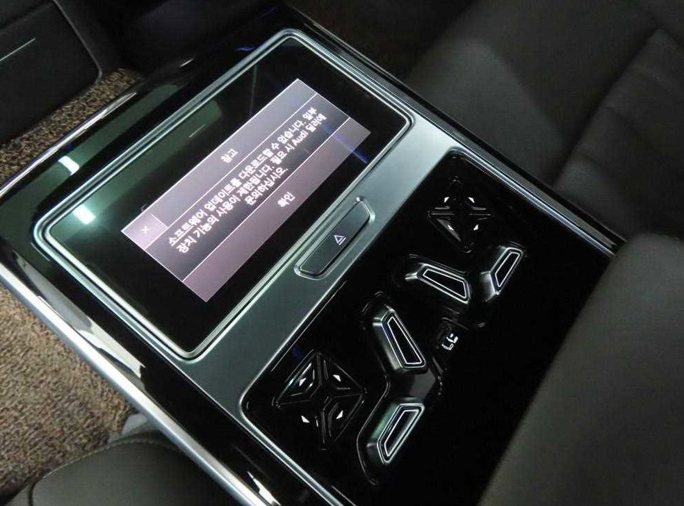 아우디 A8 55 TFSI 콰트로 LWB 사진 16