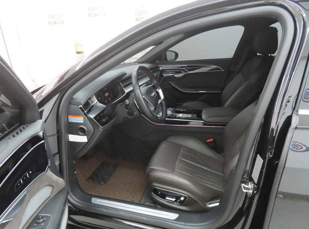 아우디 A8 55 TFSI 콰트로 LWB 사진 5
