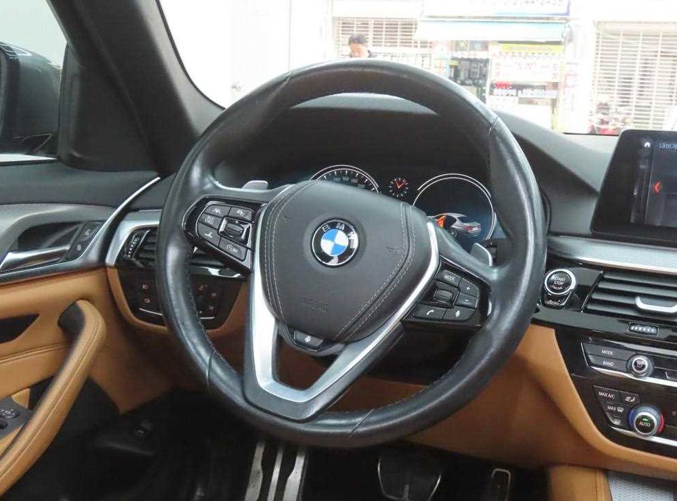 BMW 5시리즈 520d xDrive M 스포츠 플러스 사진 17