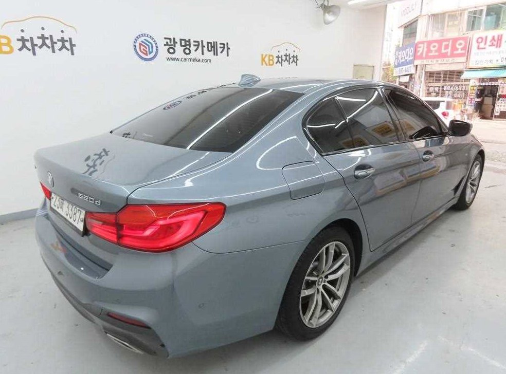 BMW 5시리즈 520d xDrive M 스포츠 플러스 사진 3