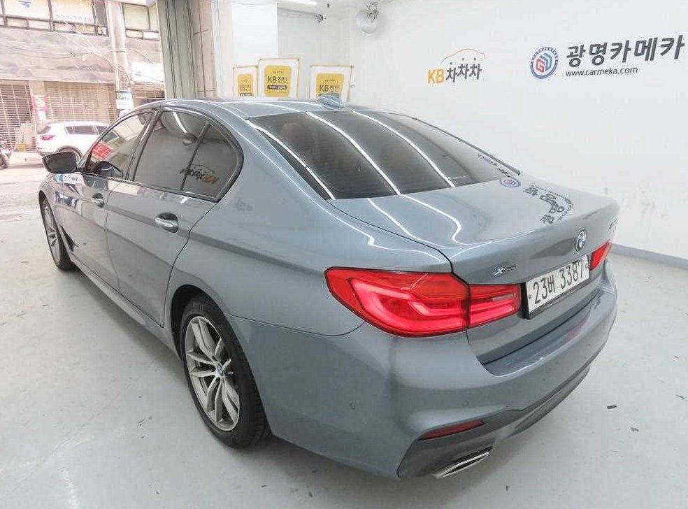 BMW 5시리즈 520d xDrive M 스포츠 플러스 사진 4