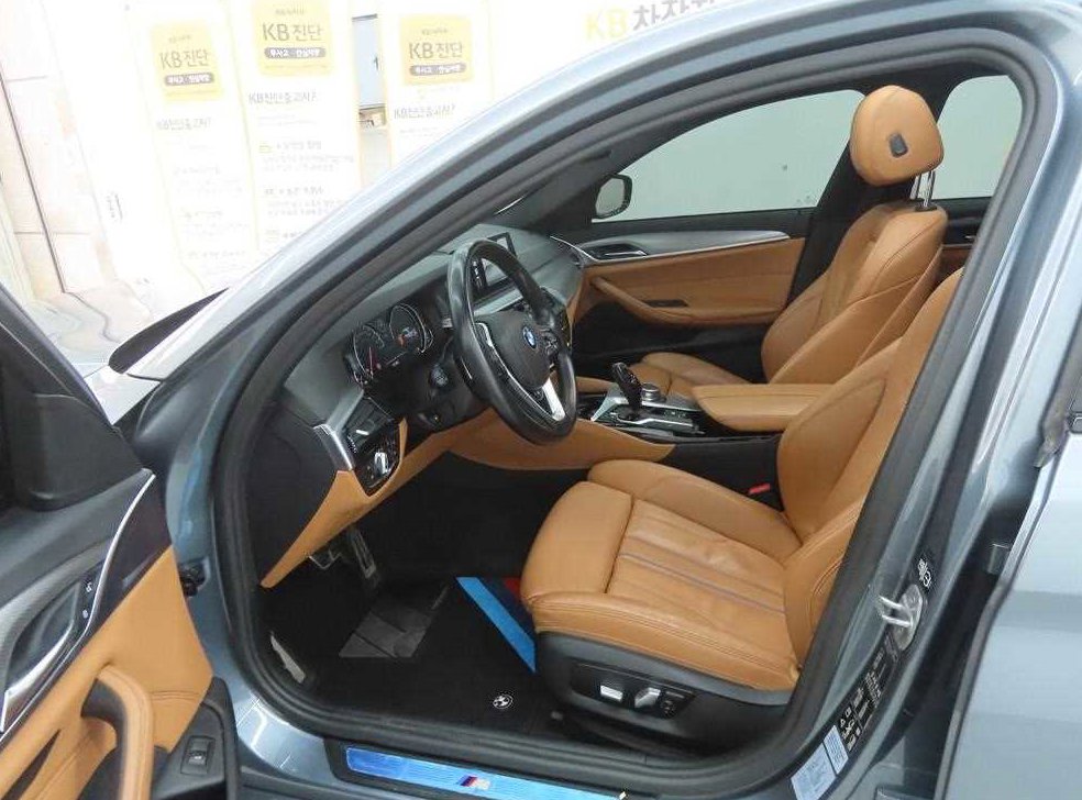 BMW 5시리즈 520d xDrive M 스포츠 플러스 사진 5