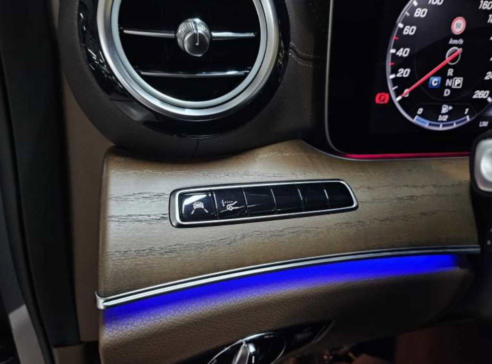 벤츠 E 클래스 E300e 익스클루시브 사진 14