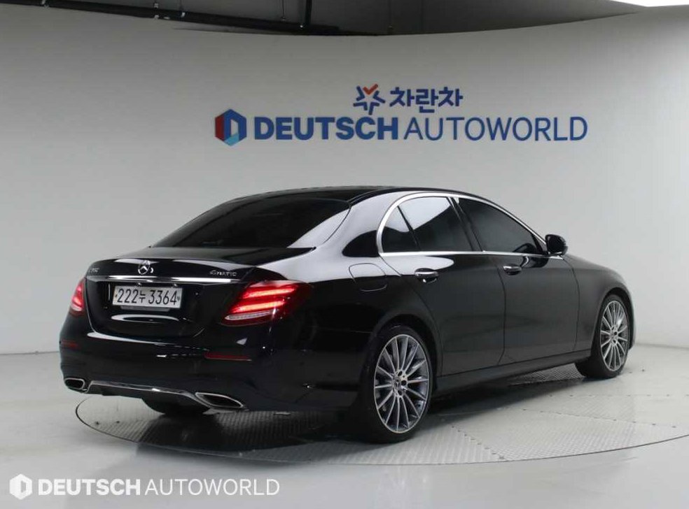 벤츠 E 클래스 E350 4MATIC AMG LINE 사진 2