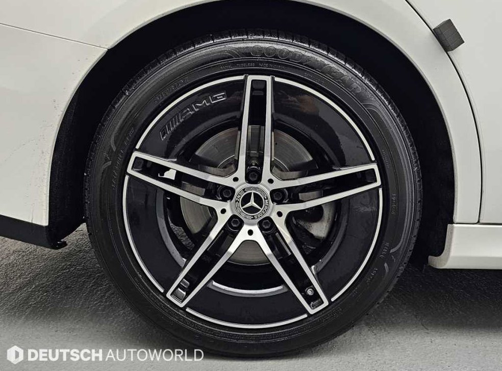 벤츠 E 클래스 E300 4MATIC 사진 5