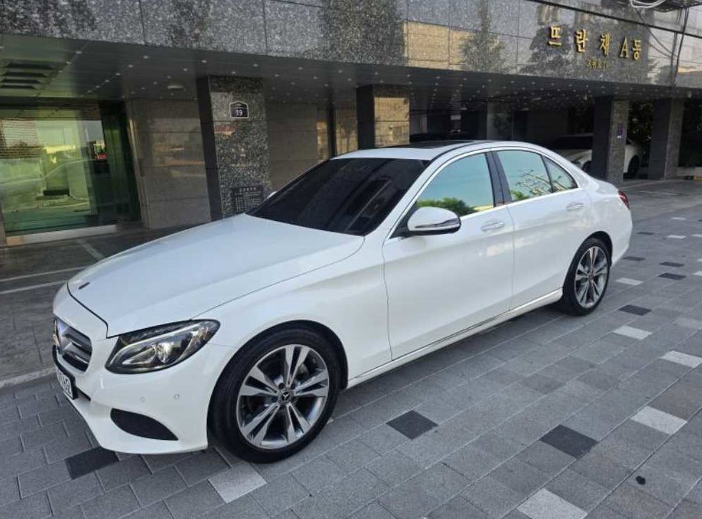 벤츠 C 클래스 C200 아방가르드 사진 2