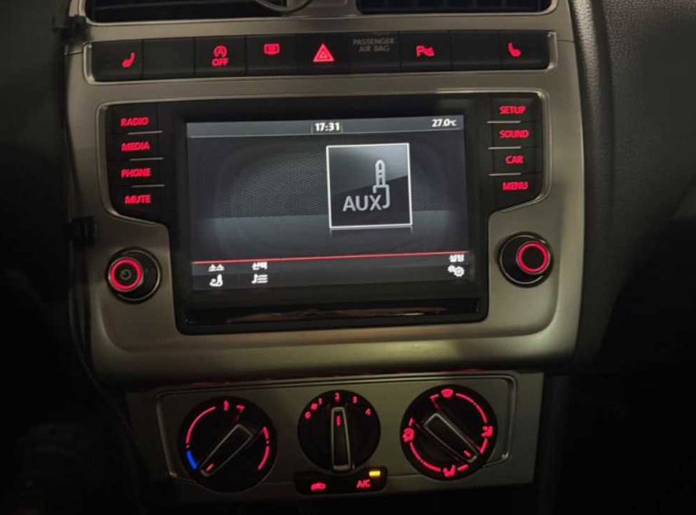 폭스바겐 폴로 1.4 TDI 블루모션 R-LINE 사진 10