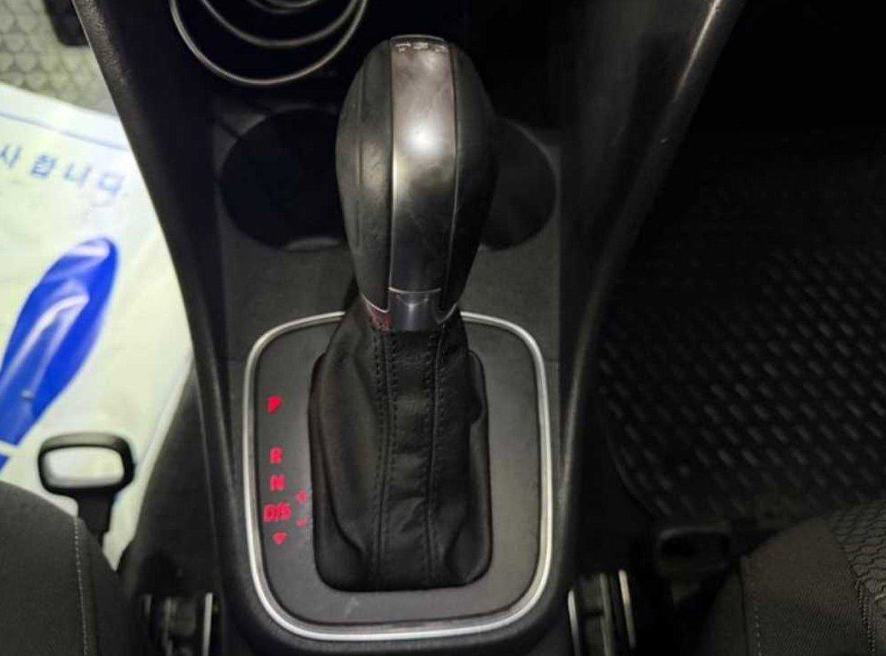 폭스바겐 폴로 1.4 TDI 블루모션 R-LINE 사진 12