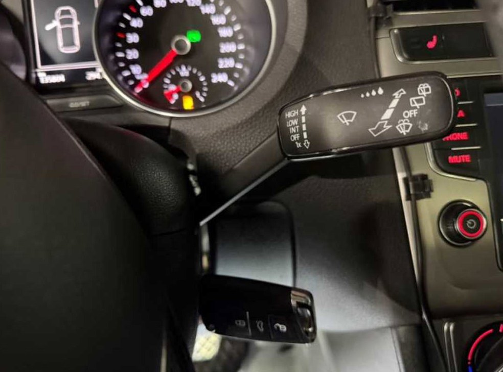 폭스바겐 폴로 1.4 TDI 블루모션 R-LINE 사진 15