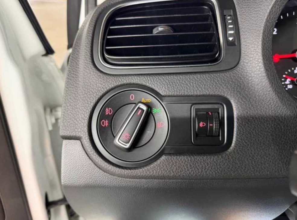 폭스바겐 폴로 1.4 TDI 블루모션 R-LINE 사진 16