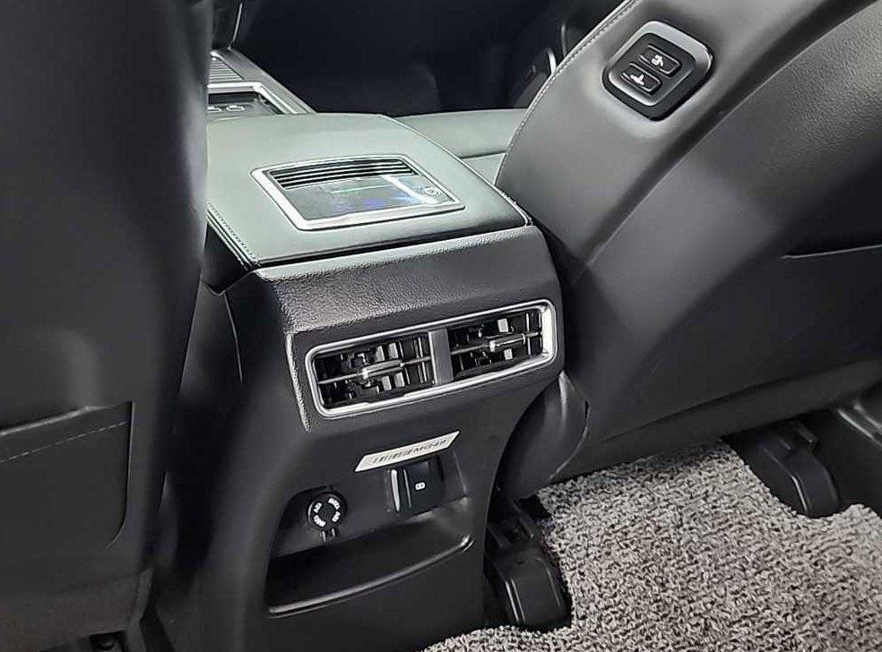 KG모빌리티(쌍용)  렉스턴 디젤 2.2 4WD 더 블랙 사진 14